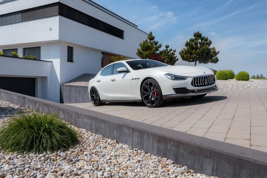  Maserati Ghibli GranLusso by Novitec Rosso 2018 года  (фото 1 из 7)
